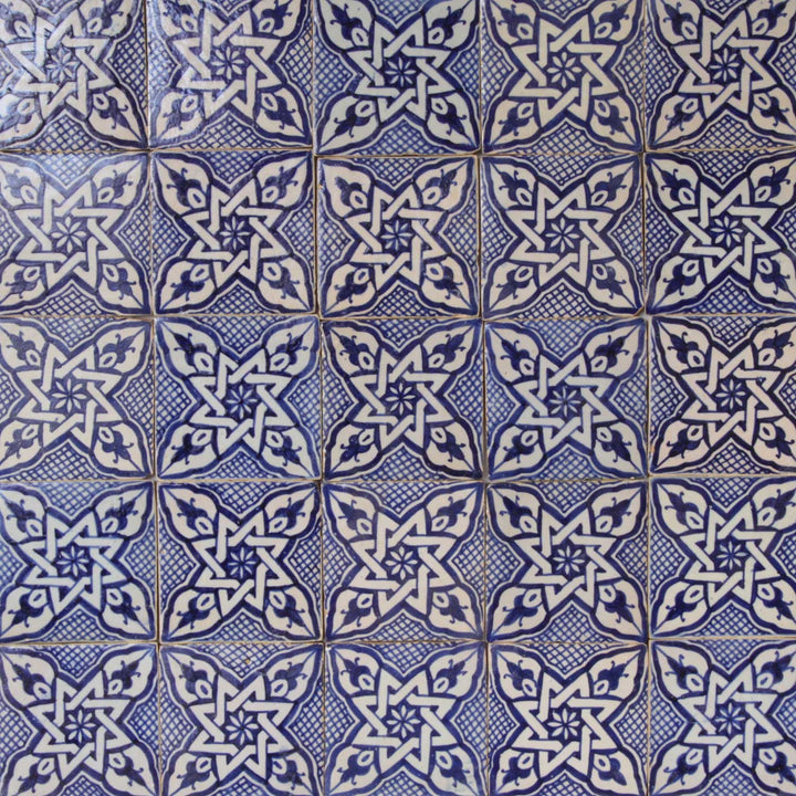 Hand painted tile Daya