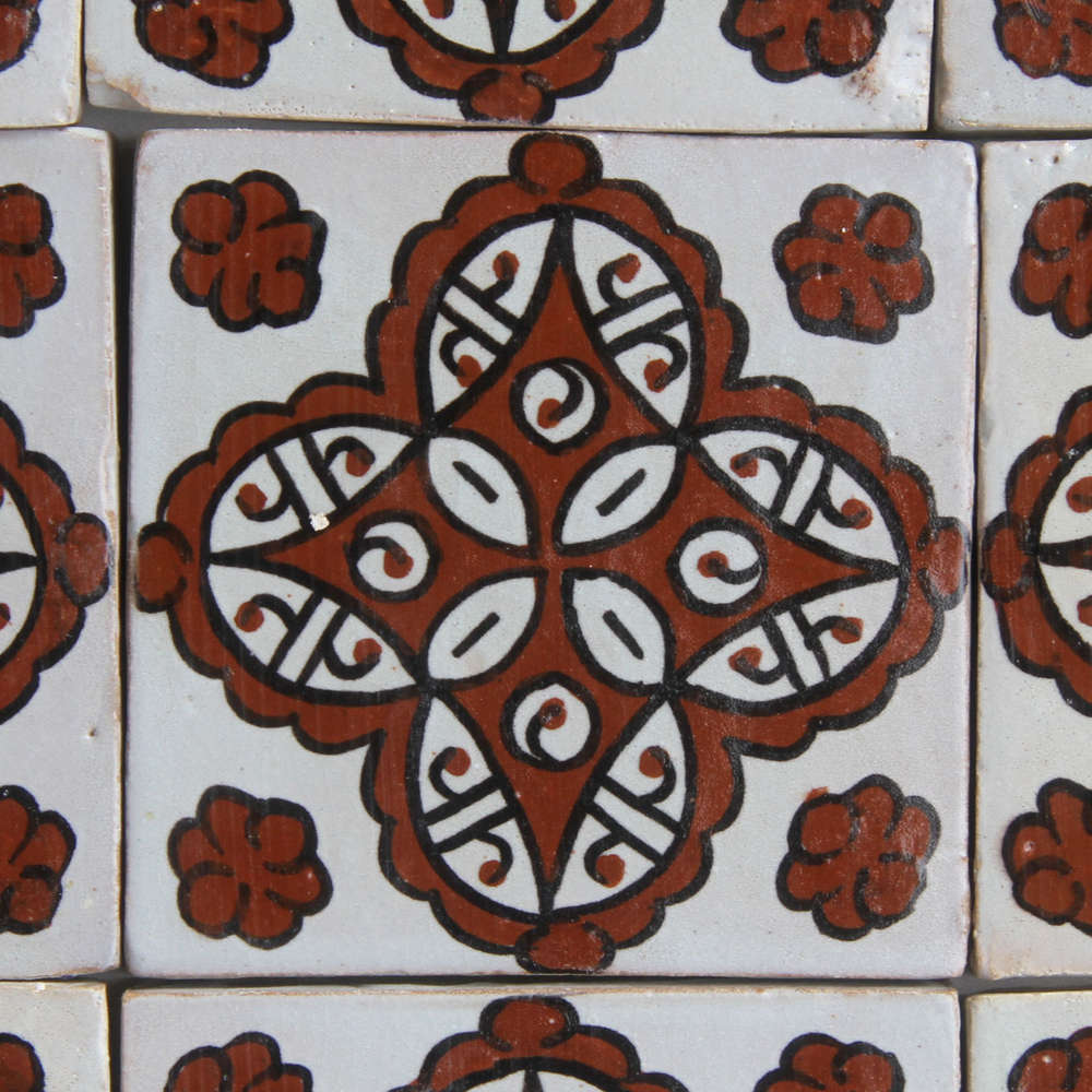 Hand painted tile Hira